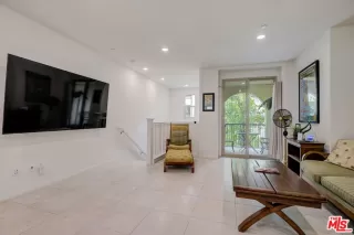 Photo #5: 24357753 Listing