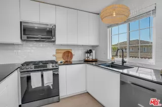 Photo #3: 24364763 Listing 