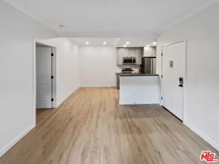 Photo #6: 24364817 Listing 