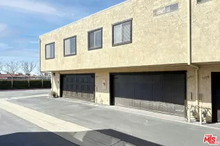 Photo #4: 24376451 Listing