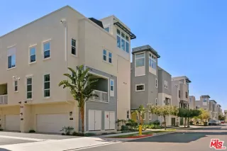 Photo #1: 24385897 Listing