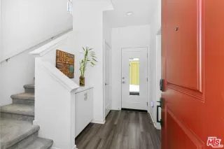 Photo #4: 24385897 Listing