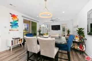 Photo #5: 24385897 Listing