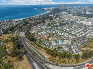 Photo #3: 24392311 Listing 