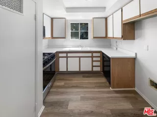 Photo #5: 24398037 Listing 