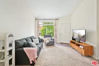 Photo #1: 24400065 Listing