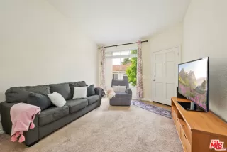 Photo #3: 24400065 Listing