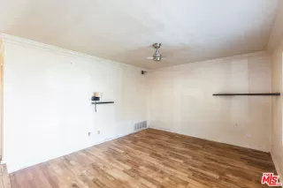 Photo #5: 24431647 Listing 