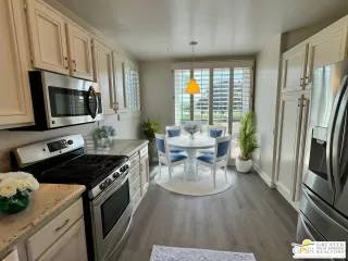 Photo #4: 24432695 Listing