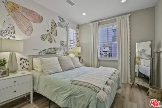 Photo #4: 24456477 Listing