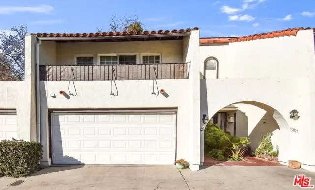 MLS: 25477953 Condo For Sale