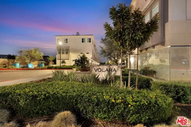 MLS: 25491371 Condo For Sale