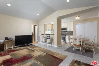 Photo #4: 25491579 Listing