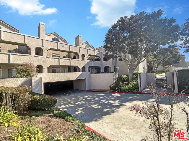 MLS: 25491631 Condo For Sale