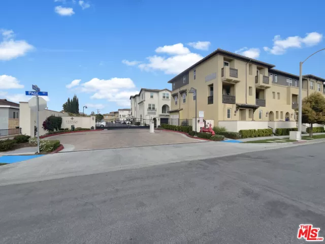 MLS: 25498105 Condo For Sale