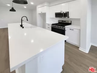 Photo #5: 25498105 Listing