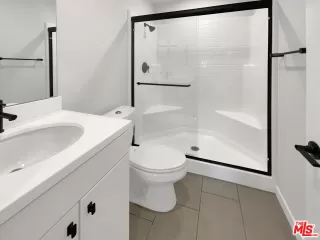 Photo #6: 25498105 Listing