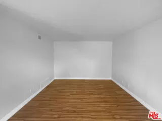 Photo #2: 25498803 Listing