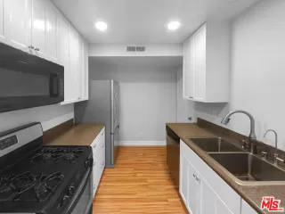 Photo #5: 25498803 Listing