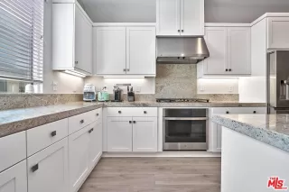 Photo #6: 25500537 Listing