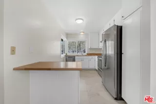 Photo #5: 25507833 Listing