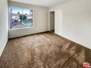 Photo #4: 25511003 Listing