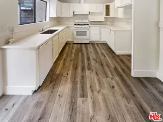 Photo #5: 25511003 Listing