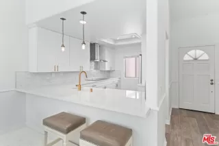 Photo #6: 25512837 Listing