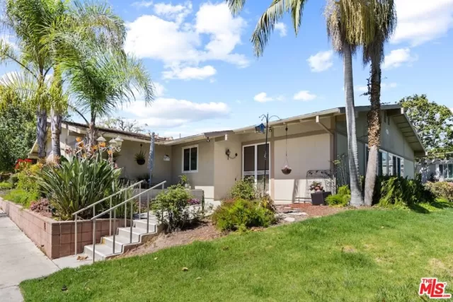 MLS: 25524977 Condo For Sale