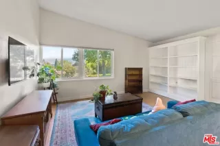 Photo #5: 25524977 Listing