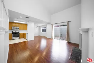 Photo #2: 25526269 Listing