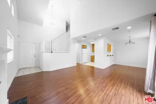 Photo #3: 25526269 Listing