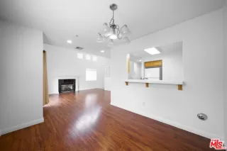 Photo #4: 25526269 Listing