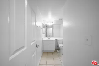 Photo #6: 25526269 Listing