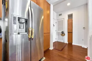 Photo #6: 25528135 Listing