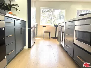 Photo #6: 25531137 Listing