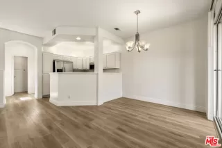 Photo #2: 25531753 Listing 