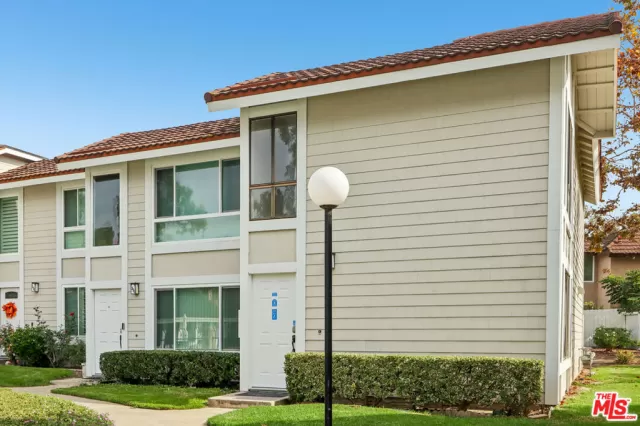 MLS: 25533241 Condo For Sale