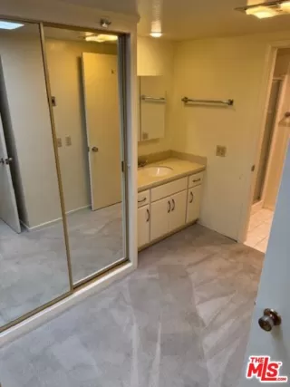 Photo #6: 25551171 Listing