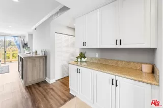 Photo #6: 25558649 Listing