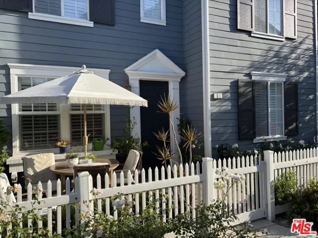 MLS: 25560309 Condo For Sale