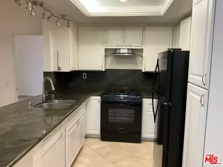 Photo #5: 25566059 Listing