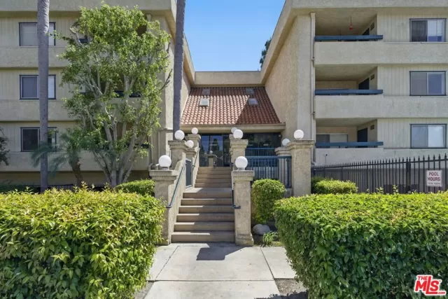 MLS: 25566653 Condo For Sale