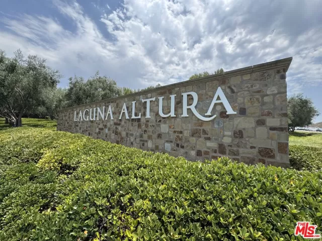 MLS: 25567361 Condo For Sale