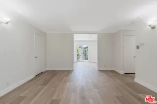 Photo #6: 25569209 Listing