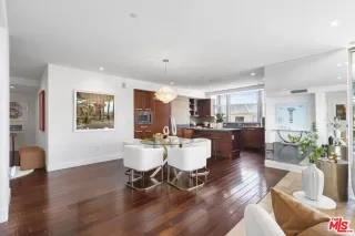 Photo #6: 25575901 Listing 