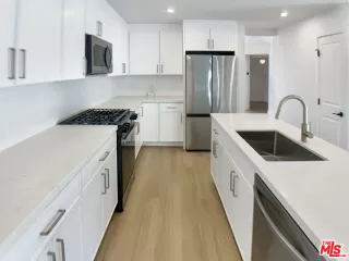 Photo #1: 25586435 Listing