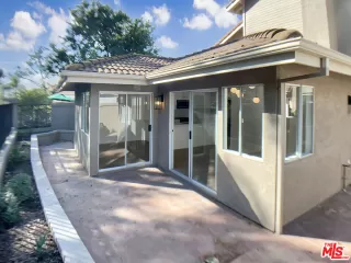 Photo #5: 25586435 Listing