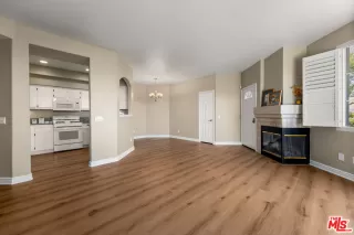 Photo #5: 25588043 Listing 