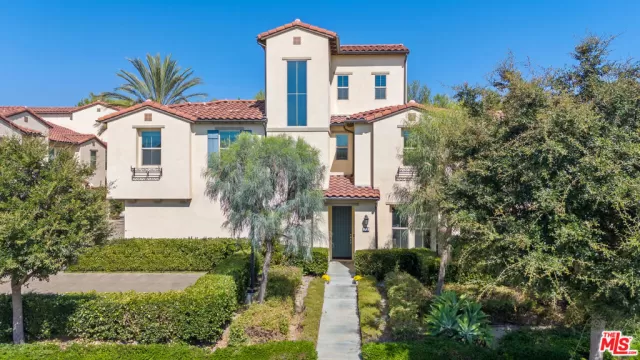 MLS: 25592391 Condo For Sale